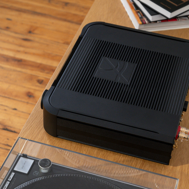 Moon 371 Network Player / Amplifier - Black