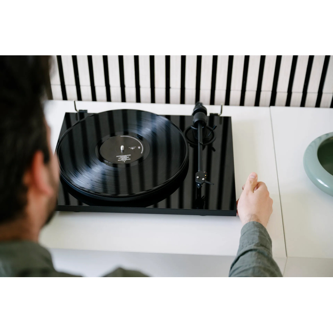 Pro-ject E1.2 - High Gloss Black