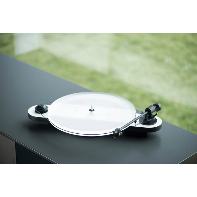 Pro-Ject Acryl it E (Elemental, Primary, Essential)